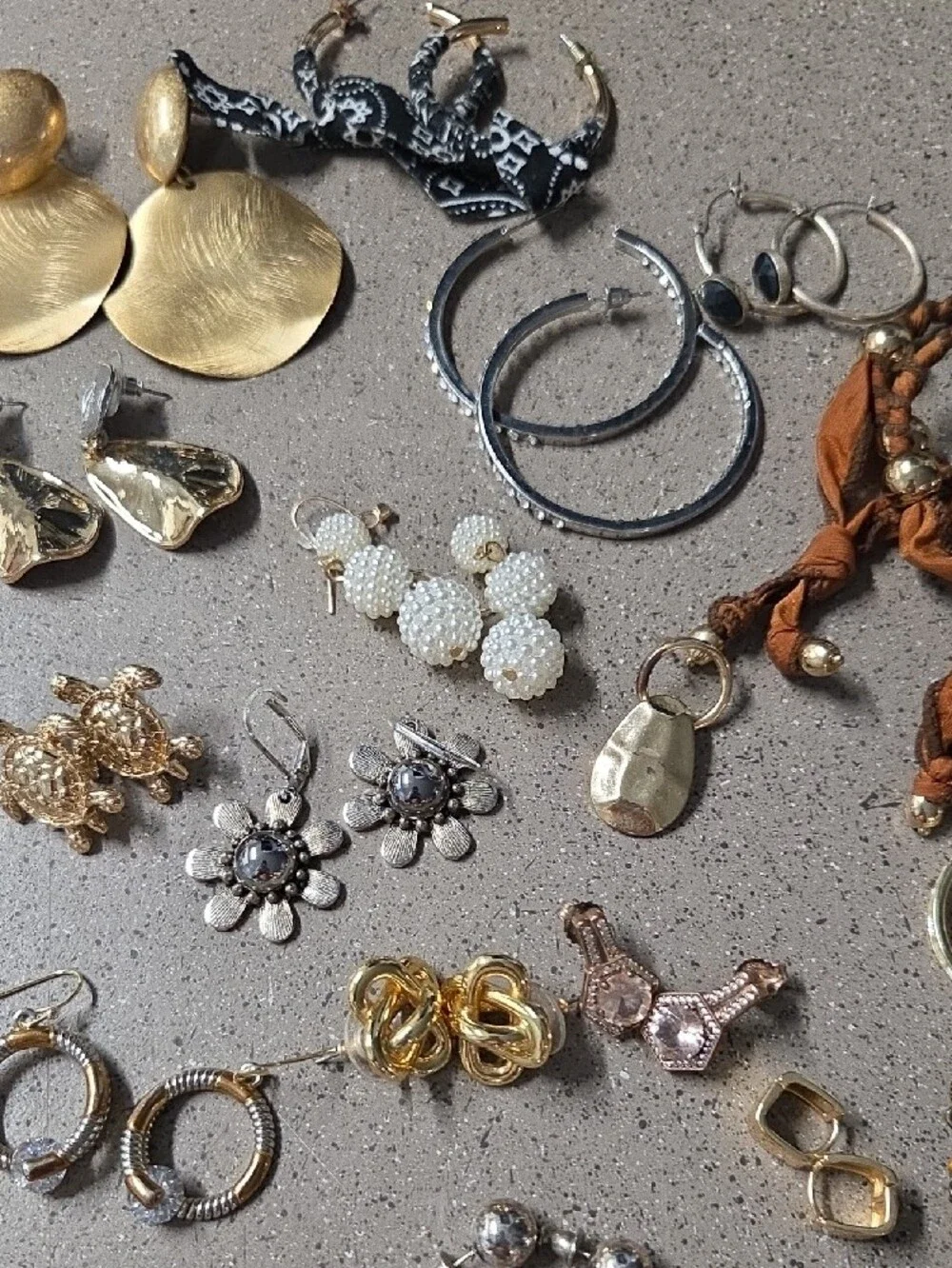 Assorted Women’s Earring Set - Gold & Silver Mix. 30 Pairs